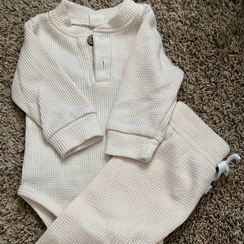 Neutral newborn outfit